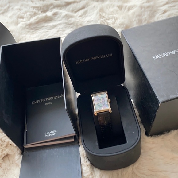 Emporio Armani watch with jewels - Picture 4 of 7